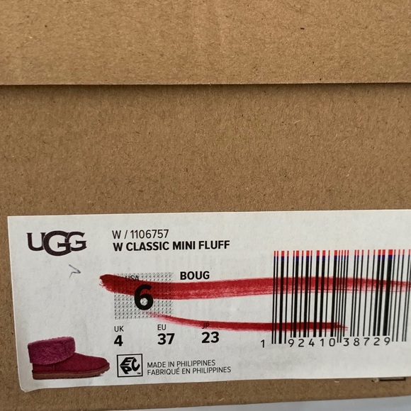 UGG CLASSIC MINI FLUFF BOOT - Picture 9 of 9